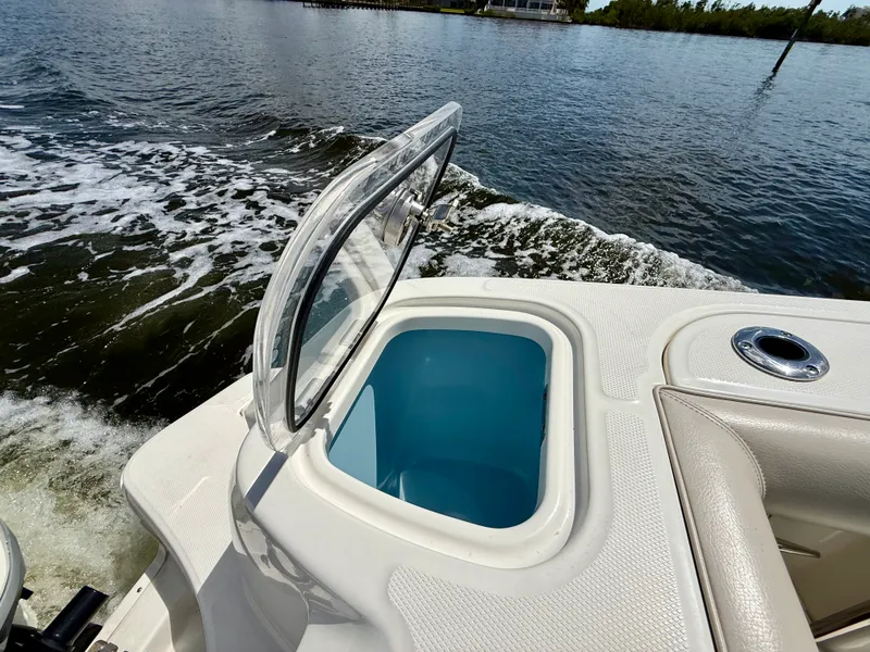 Slide: The Image of Boston Whaler 350 OUTRAGE 2022 - 19