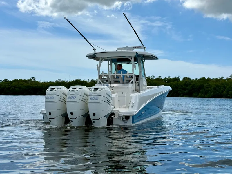 Slide: The Image of Boston Whaler 350 OUTRAGE 2022 - 2