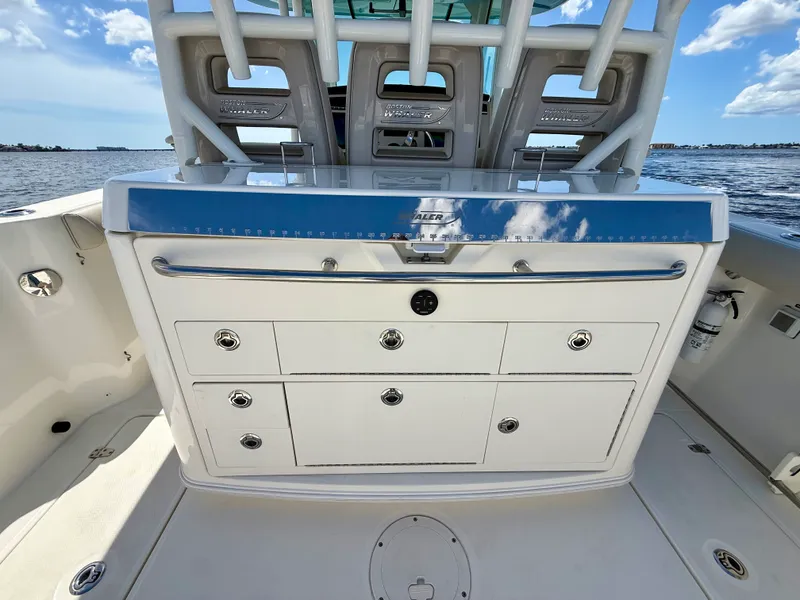 Slide: The Image of Boston Whaler 350 OUTRAGE 2022 - 21