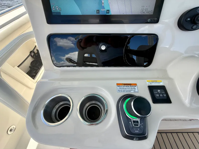 Slide: The Image of Boston Whaler 350 OUTRAGE 2022 - 32