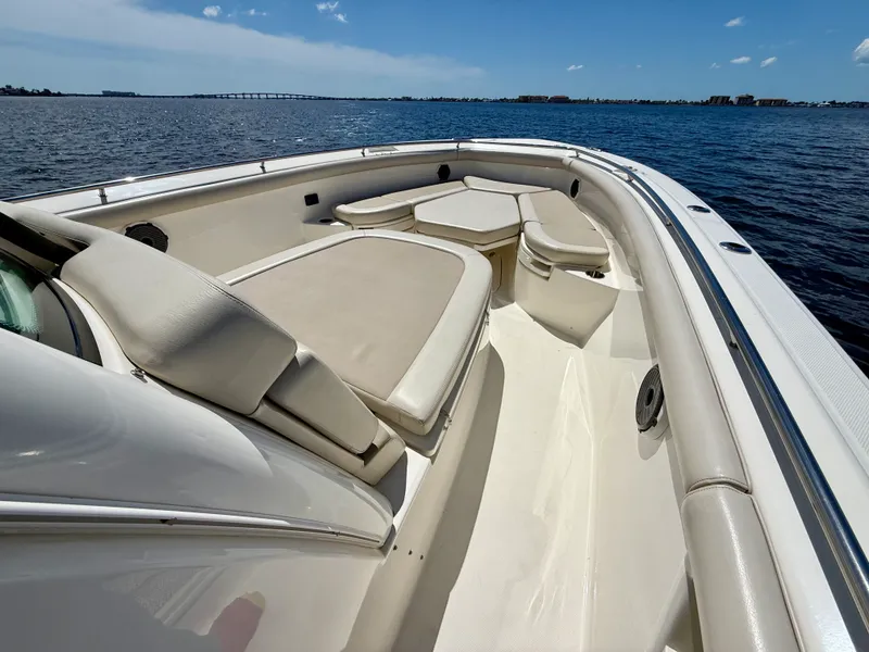 Slide: The Image of Boston Whaler 350 OUTRAGE 2022 - 35