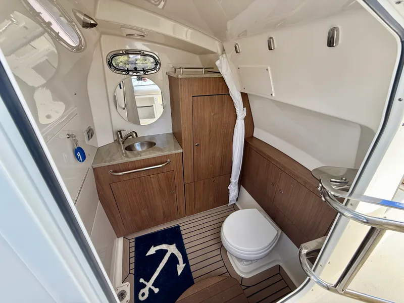 Slide: The Image of Boston Whaler 350 OUTRAGE 2022 - 37