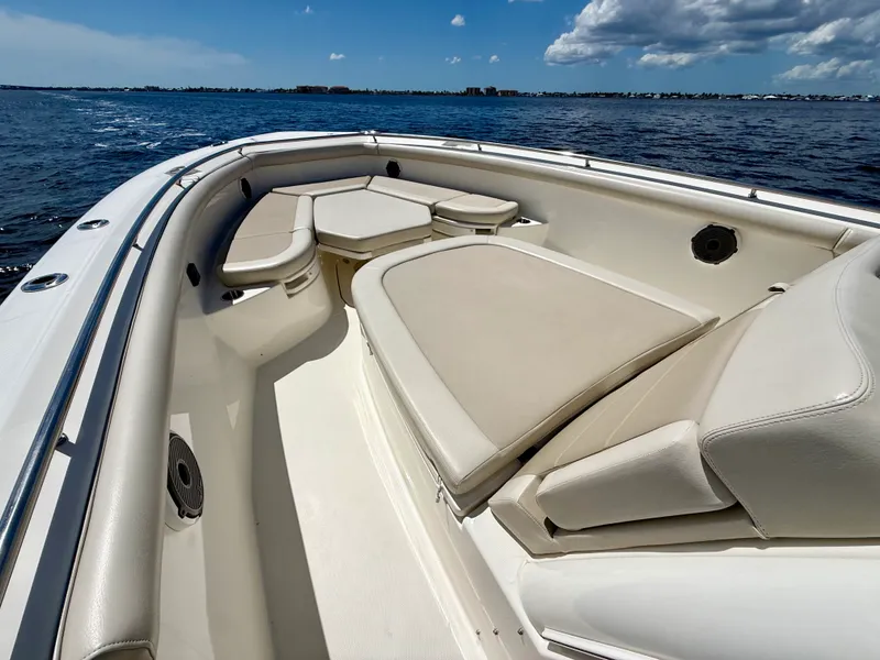 Slide: The Image of Boston Whaler 350 OUTRAGE 2022 - 38