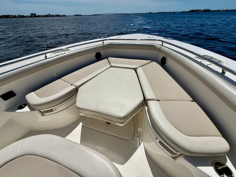 Slide: The Image of Boston Whaler 350 OUTRAGE 2022 - 39
