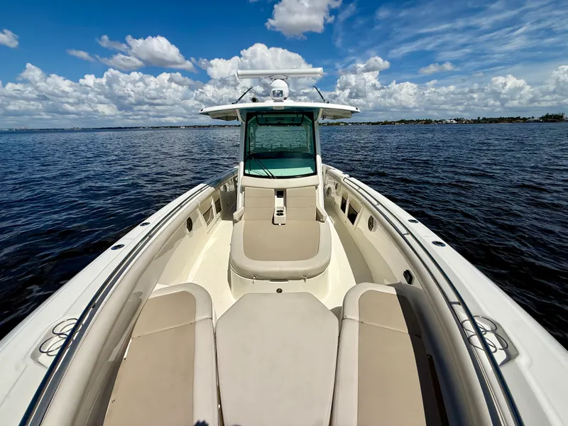 Slide: The Image of Boston Whaler 350 OUTRAGE 2022 - 41