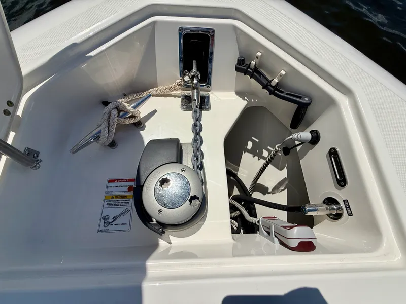 Slide: The Image of Boston Whaler 350 OUTRAGE 2022 - 42