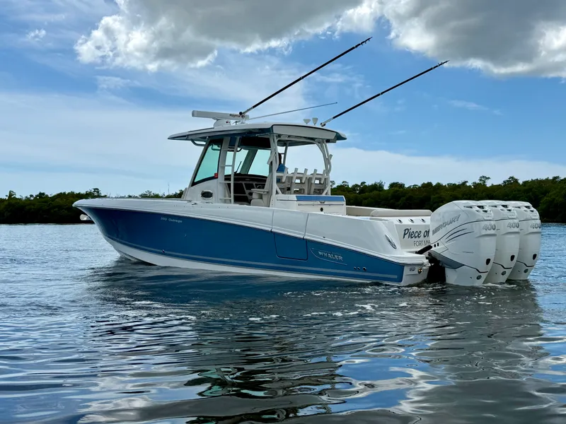 Slide: The Image of Boston Whaler 350 OUTRAGE 2022 - 5