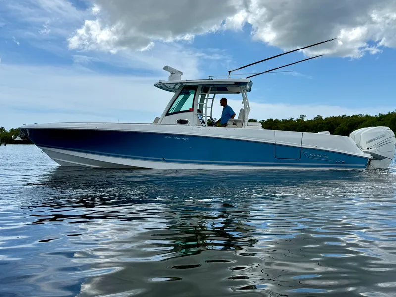 Slide: The Image of Boston Whaler 350 OUTRAGE 2022 - 6