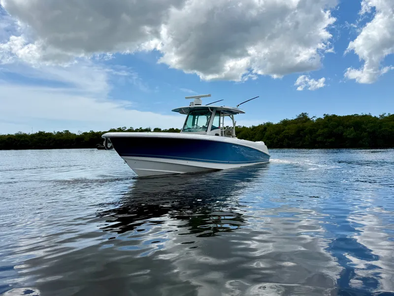 Slide: The Image of Boston Whaler 350 OUTRAGE 2022 - 7