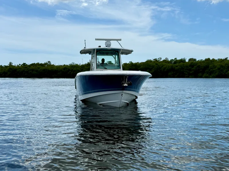 Slide: The Image of Boston Whaler 350 OUTRAGE 2022 - 8