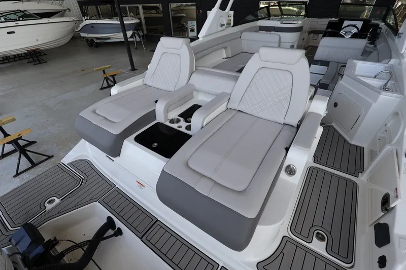 Slide: The Image of Sea Ray SDX 290 Outboard 2026 - 11