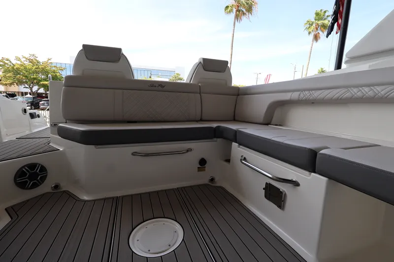 Slide: The Image of Sea Ray SDX 290 Outboard 2026 - 16