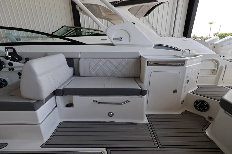 Slide: The Image of Sea Ray SDX 290 Outboard 2026 - 17