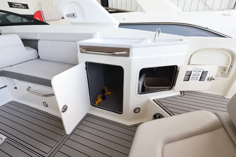 Slide: The Image of Sea Ray SDX 290 Outboard 2026 - 18
