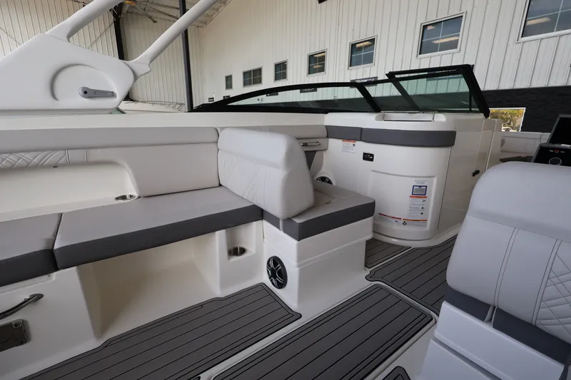 Slide: The Image of Sea Ray SDX 290 Outboard 2026 - 20