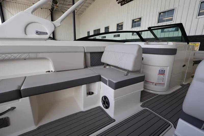 Slide: The Image of Sea Ray SDX 290 Outboard 2026 - 21