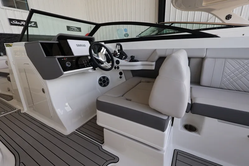 Slide: The Image of Sea Ray SDX 290 Outboard 2026 - 23