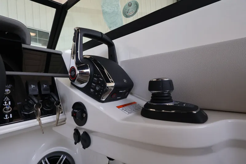 Slide: The Image of Sea Ray SDX 290 Outboard 2026 - 26