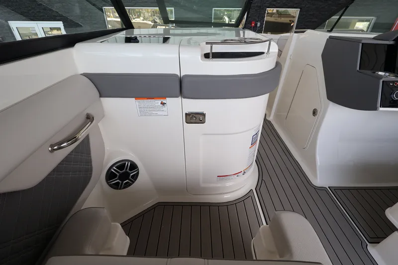 Slide: The Image of Sea Ray SDX 290 Outboard 2026 - 28