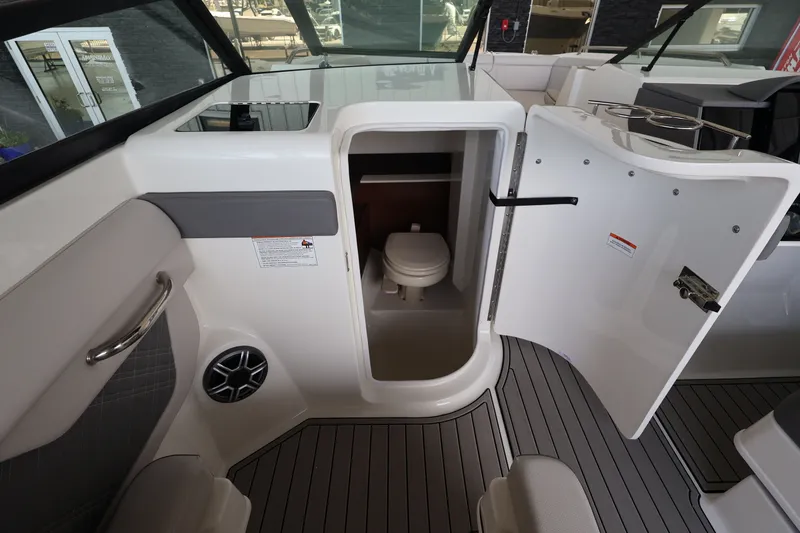 Slide: The Image of Sea Ray SDX 290 Outboard 2026 - 29