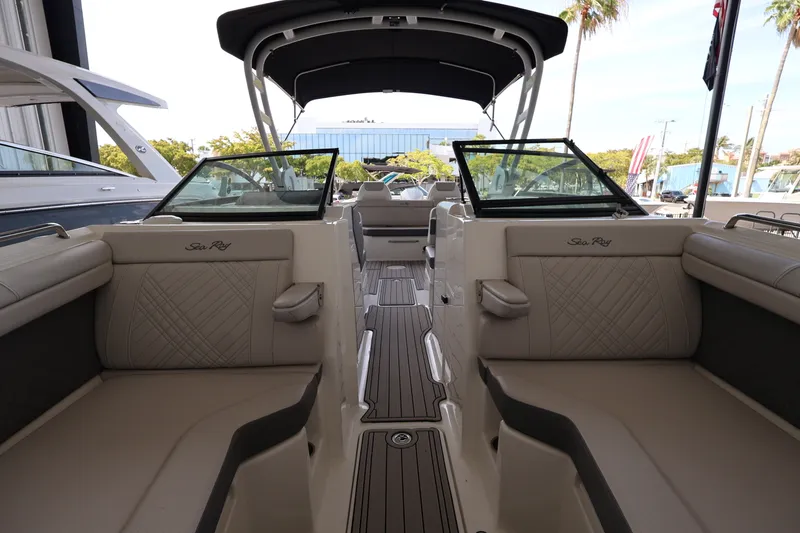 Slide: The Image of Sea Ray SDX 290 Outboard 2026 - 35
