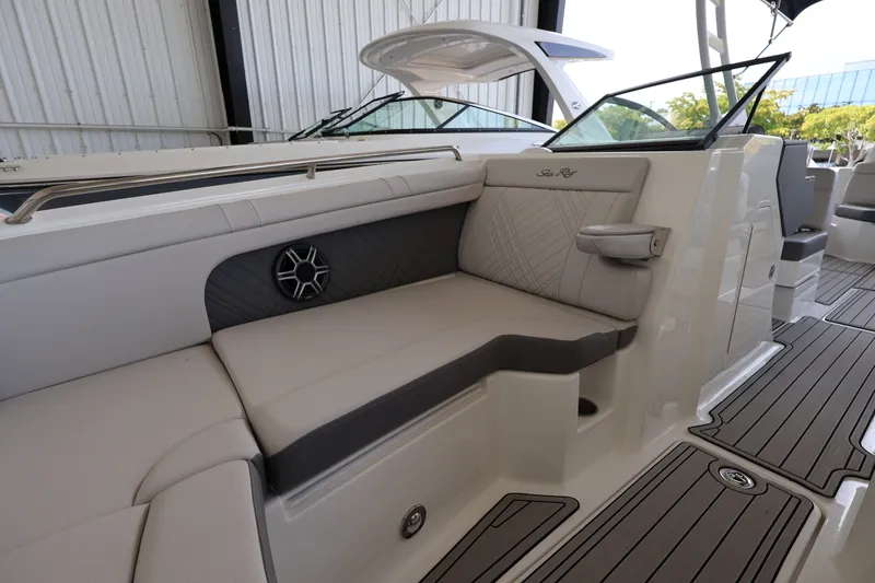 Slide: The Image of Sea Ray SDX 290 Outboard 2026 - 36