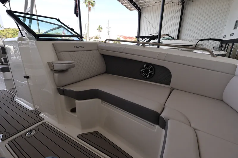 Slide: The Image of Sea Ray SDX 290 Outboard 2026 - 37