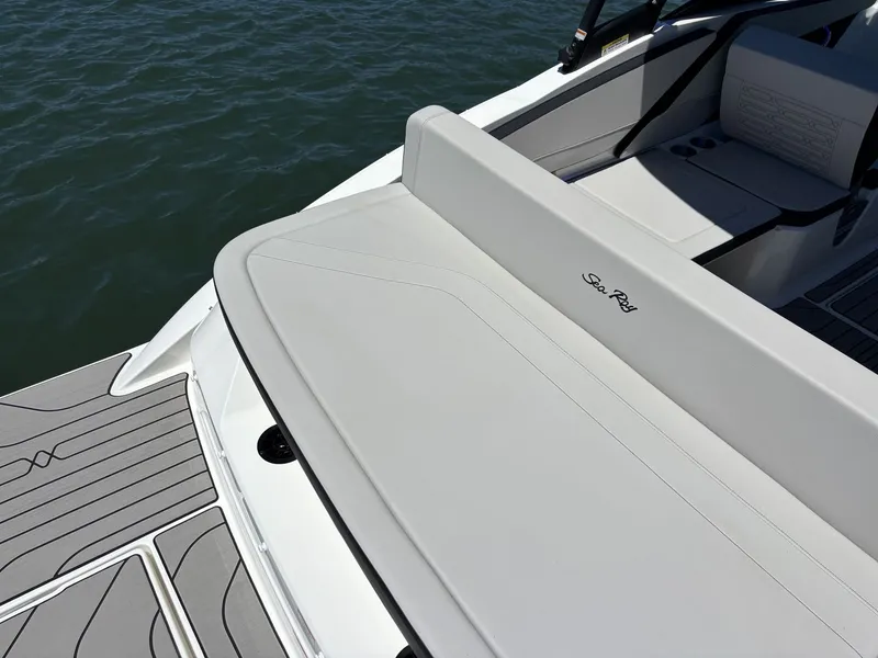 Slide: The Image of Sea Ray SPX 210 2026 - 20