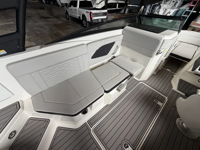 Slide: The Image of Sea Ray 23 SPX OB 2023 - 11