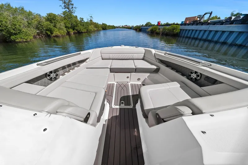 Slide: The Image of Sea Ray SLX 350 OB 2023 - 20