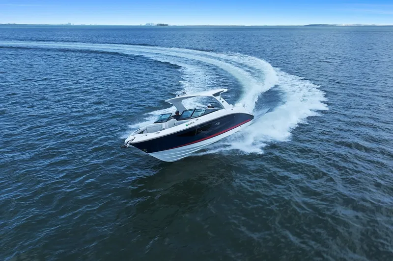 Slide: The Image of Sea Ray SLX 350 OB 2023 - 17