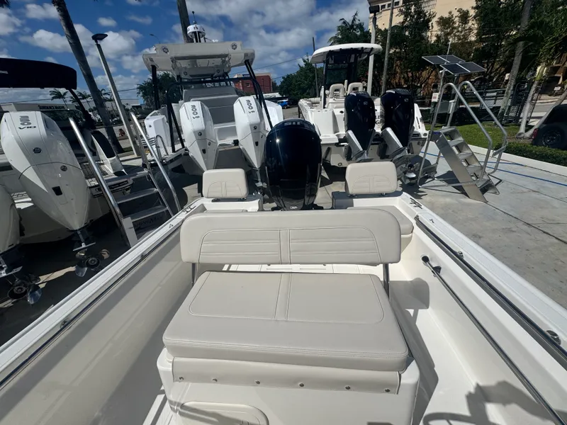 Slide: The Image of Boston Whaler 170 Montauk 2026 - 11