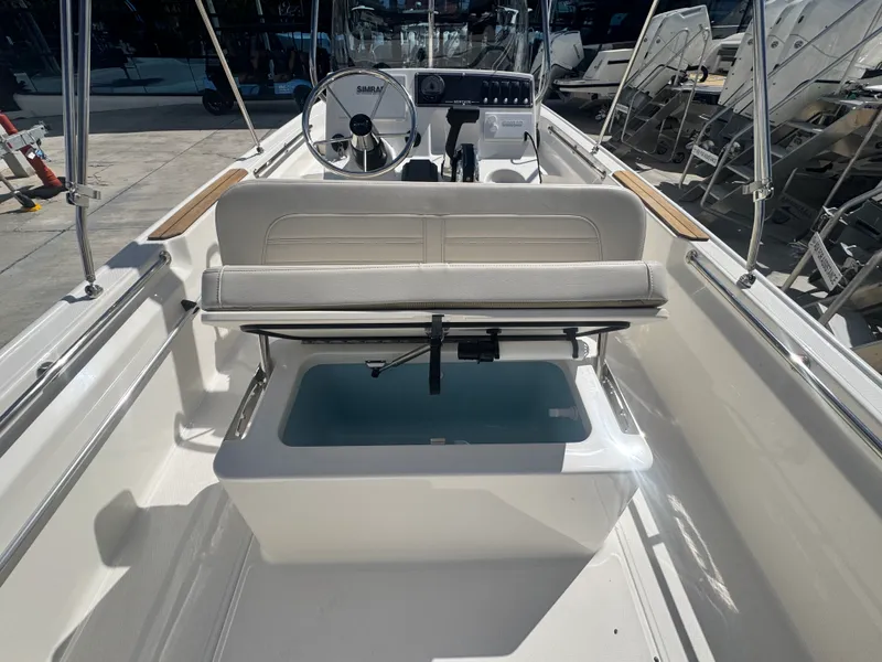 Slide: The Image of Boston Whaler 170 Montauk 2026 - 13