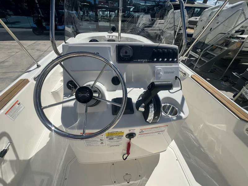 Slide: The Image of Boston Whaler 170 Montauk 2026 - 14