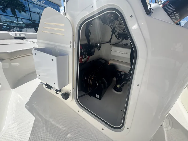 Slide: The Image of Boston Whaler 170 Montauk 2026 - 17