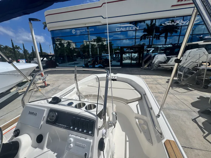 Slide: The Image of Boston Whaler 170 Montauk 2026 - 19