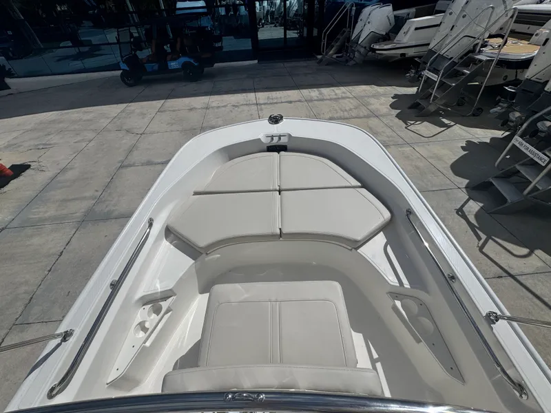 Slide: The Image of Boston Whaler 170 Montauk 2026 - 20
