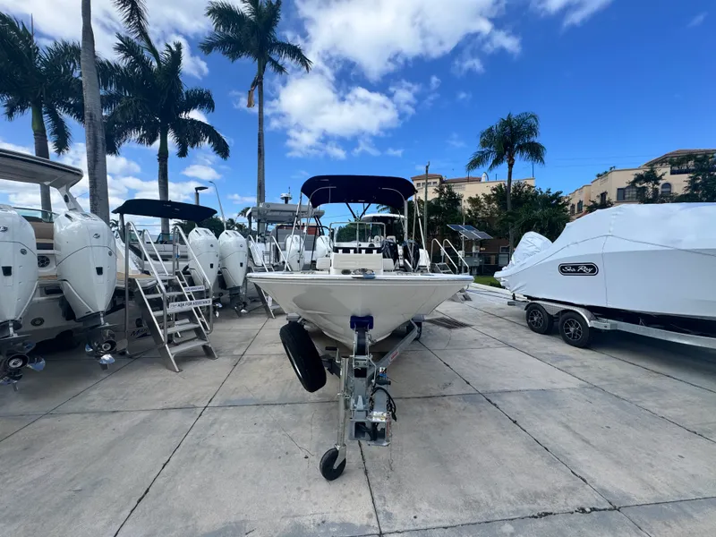 Slide: The Image of Boston Whaler 170 Montauk 2026 - 3