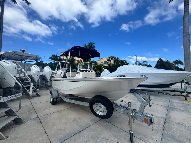 Slide: The Image of Boston Whaler 170 Montauk 2026 - 4