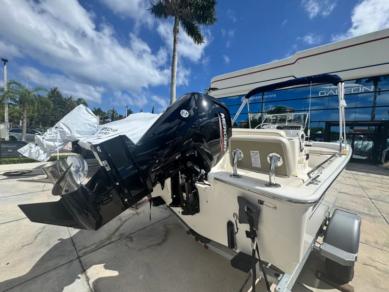 Slide: The Image of Boston Whaler 170 Montauk 2026 - 6