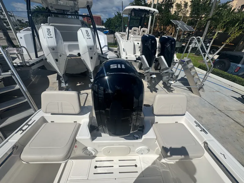 Slide: The Image of Boston Whaler 170 Montauk 2026 - 7