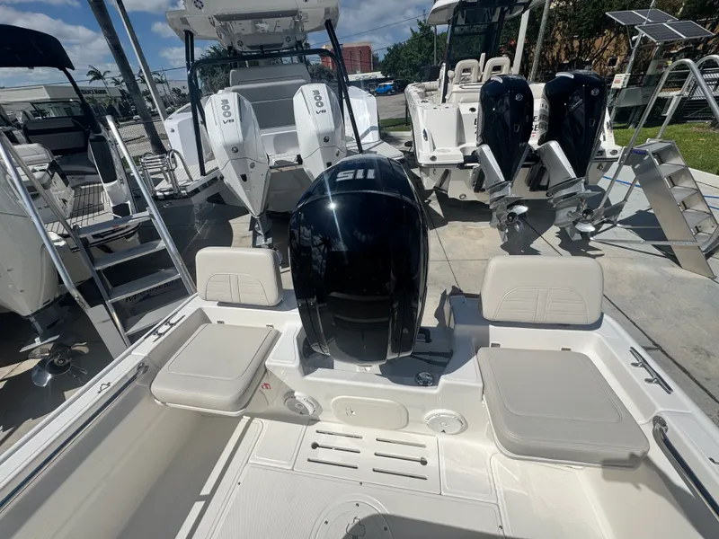 Slide: The Image of Boston Whaler 170 Montauk 2026 - 8