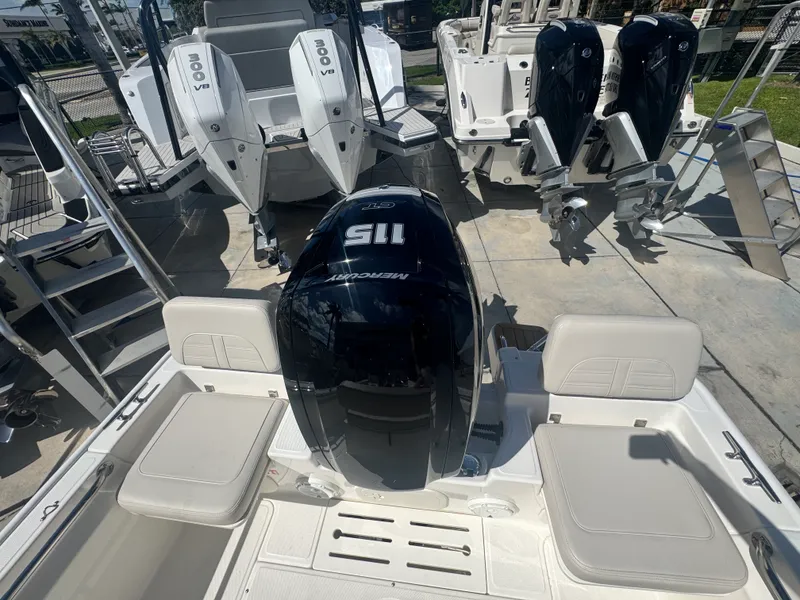 Slide: The Image of Boston Whaler 170 Montauk 2026 - 9