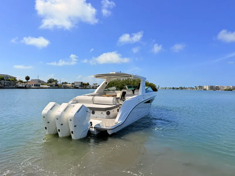 Slide: The Image of Sea Ray SLX 400 Outboard 2026 - 10