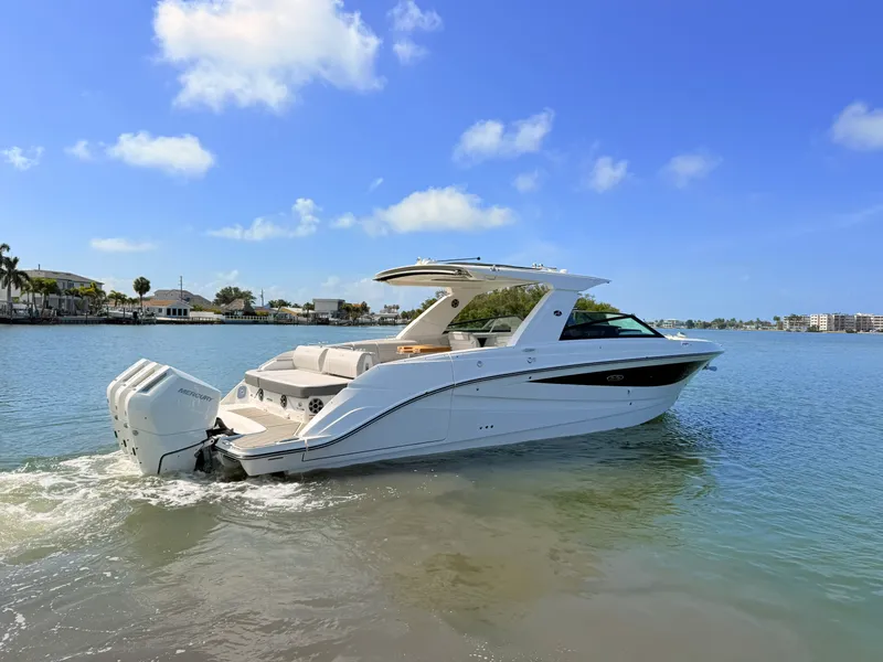 Slide: The Image of Sea Ray SLX 400 Outboard 2026 - 11