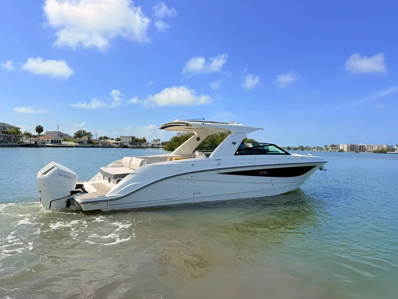 Slide: The Image of Sea Ray SLX 400 Outboard 2026 - 12