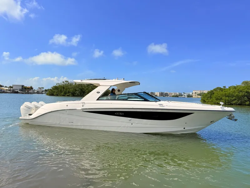 Slide: The Image of Sea Ray SLX 400 Outboard 2026 - 15