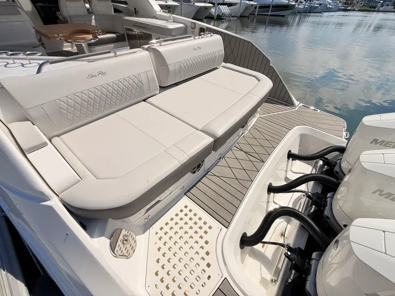 Slide: The Image of Sea Ray SLX 400 Outboard 2026 - 28