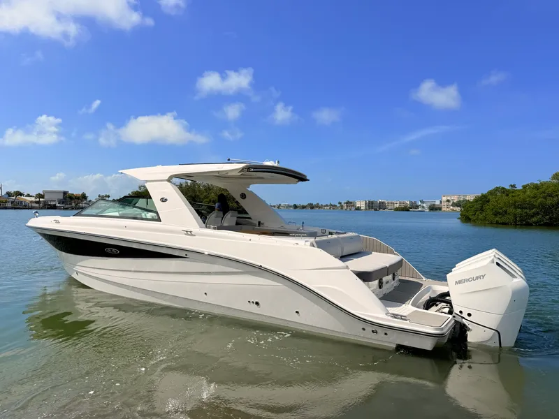 Slide: The Image of Sea Ray SLX 400 Outboard 2026 - 4
