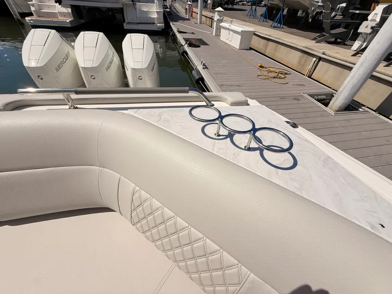 Slide: The Image of Sea Ray SLX 400 Outboard 2026 - 41